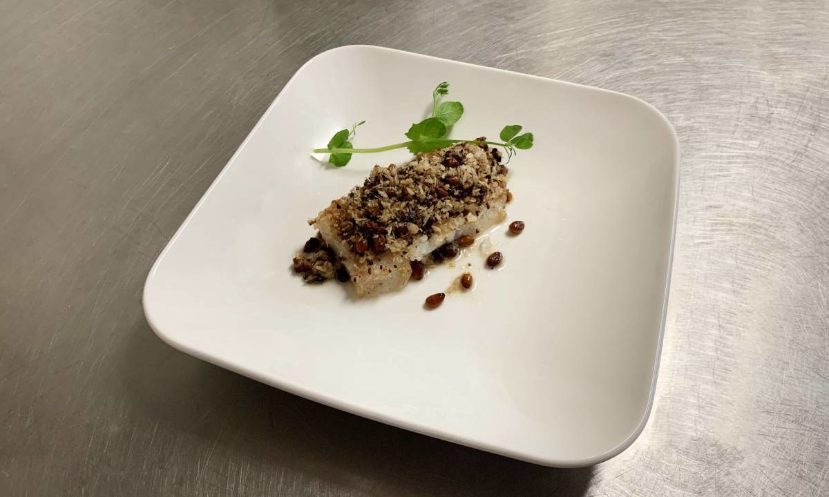 Gebakken heilbotfilet met notenkorst