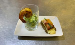 speculaas met spek en brie | Kerriescampi met tartaar van appel en avocado